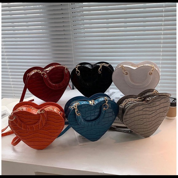 Blue Heart shaped crossbody Purse - Picture 3 of 4